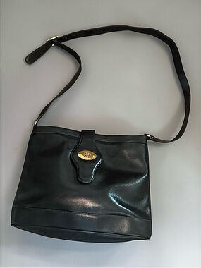 Vintage Black Leather  Gucci Shoulder Bag